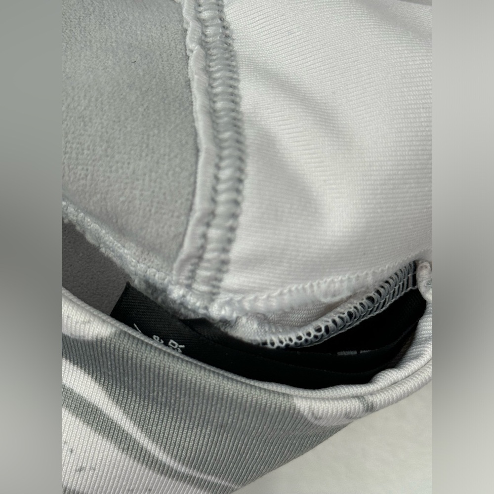 Victoria’s Secret PINK sports bra size XS lacing detail racerback marble pattern - Picture 7 of 7